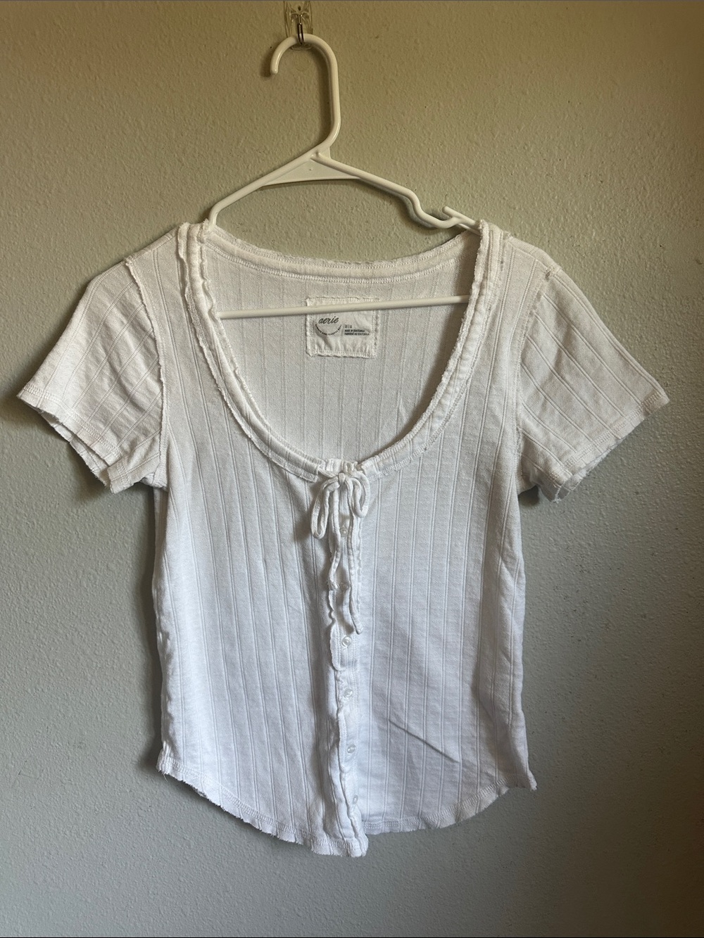Women’s White Ribbed Tie-Front Henley Short Sleeve Top